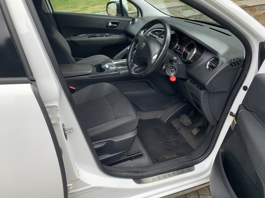 2017 Peugeot 3008 photo 9