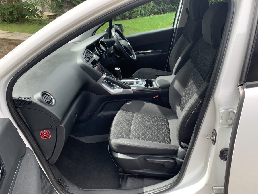 2017 Peugeot 3008 photo 10