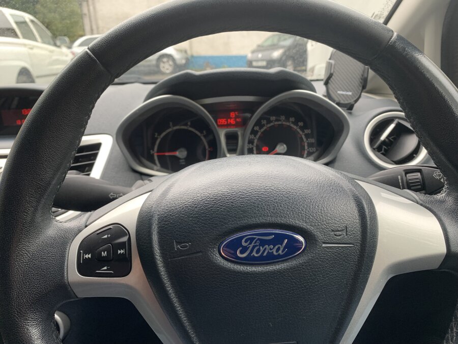 2012 Ford Fiesta photo 14