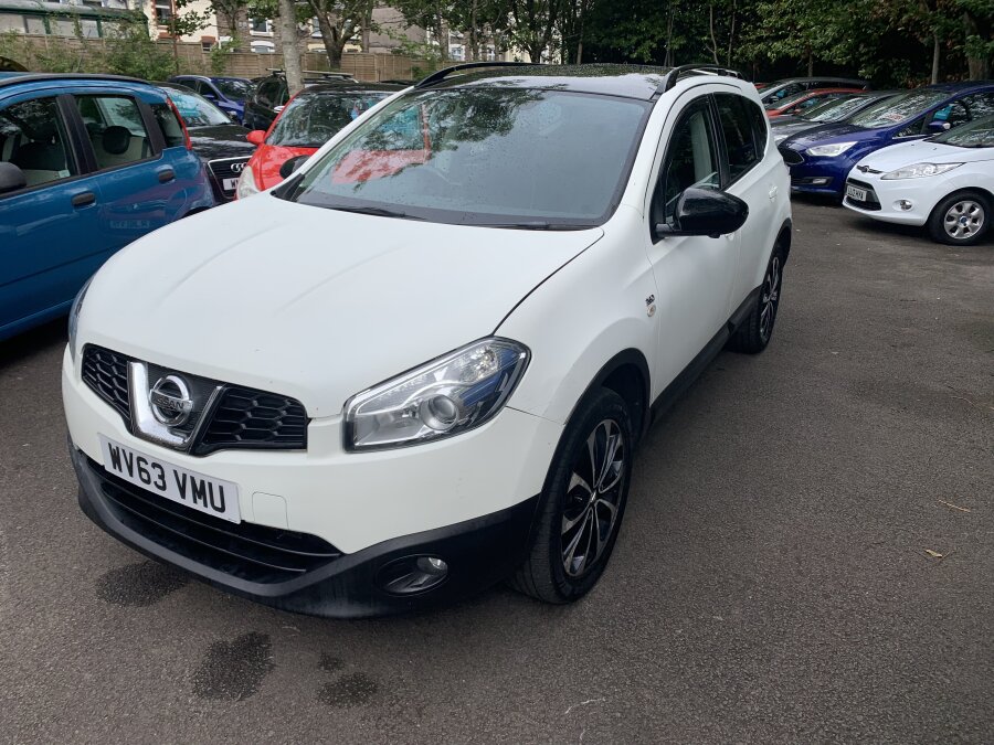 2013 Nissan Qashqai+2 photo 3