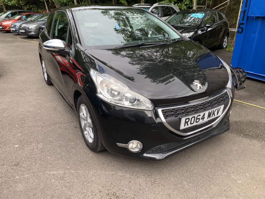 Peugeot 208 photo 2