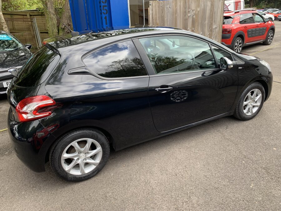 2014 Peugeot 208 photo 4