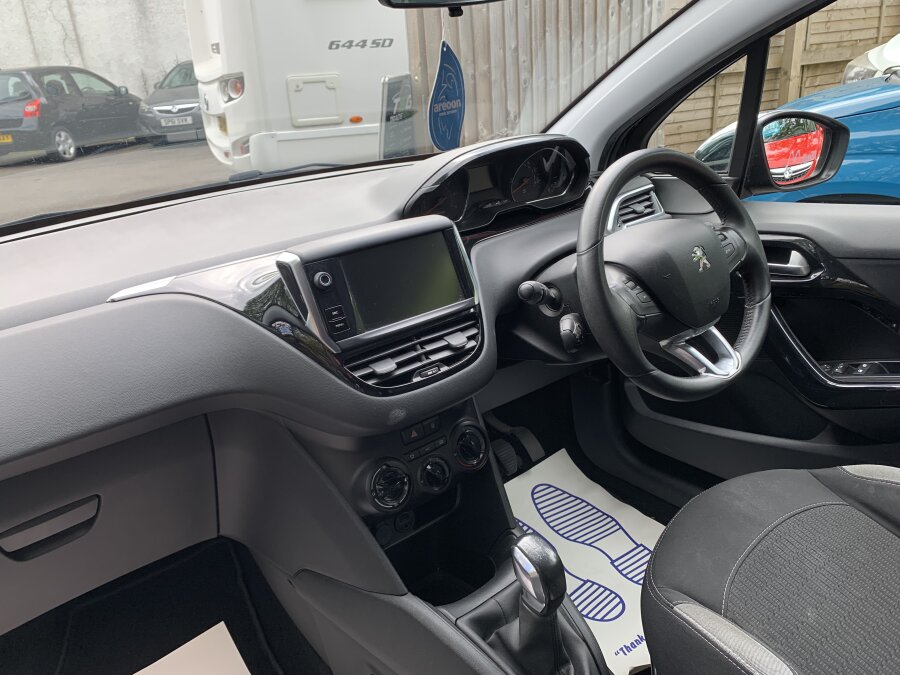 2014 Peugeot 208 photo 12
