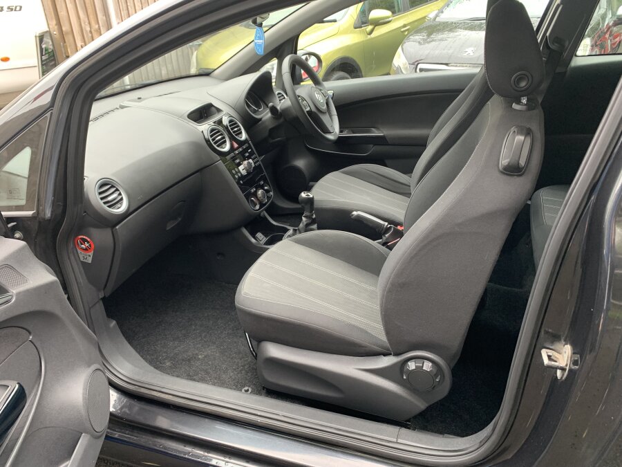 2013 Vauxhall Corsa photo 11