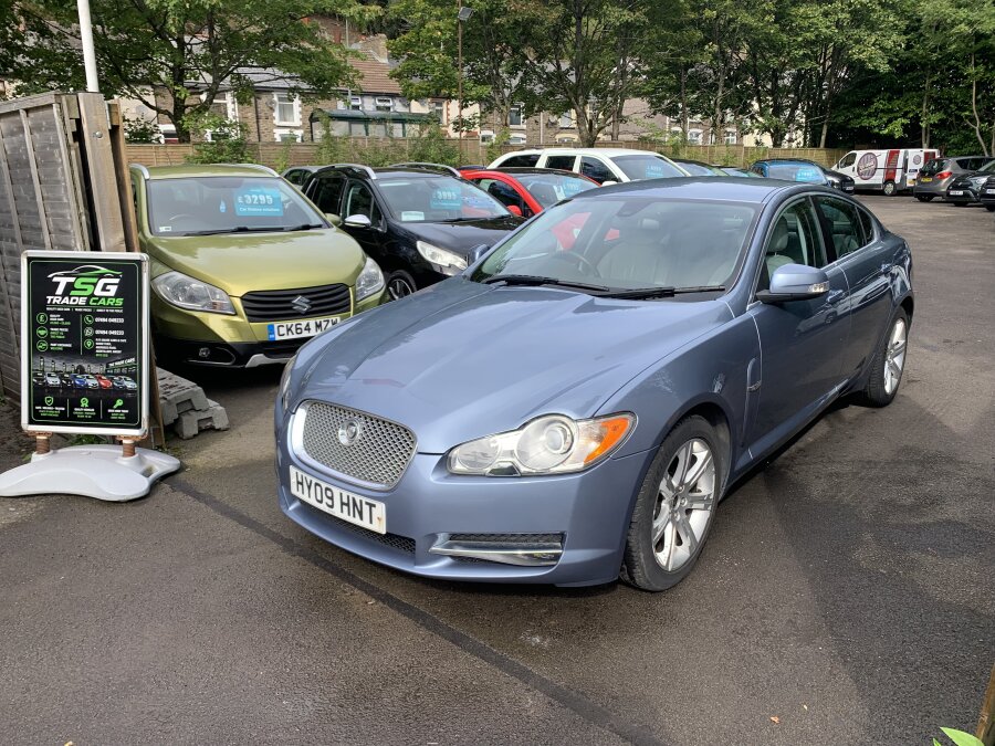 Jaguar XF photo 2