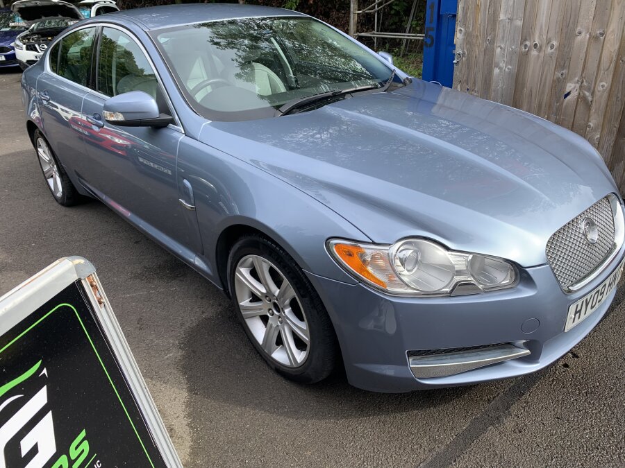2009 Jaguar XF photo 3