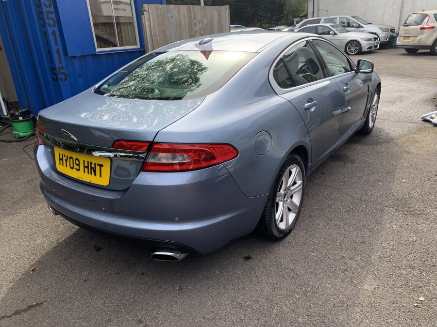 2009 Jaguar XF photo 4