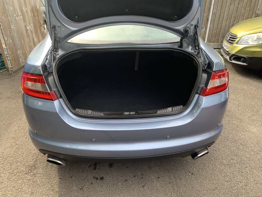 2009 Jaguar XF photo 10