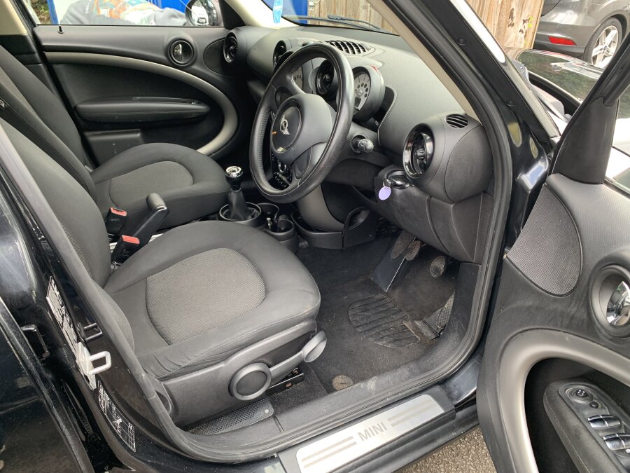 2013 MINI Countryman photo 11
