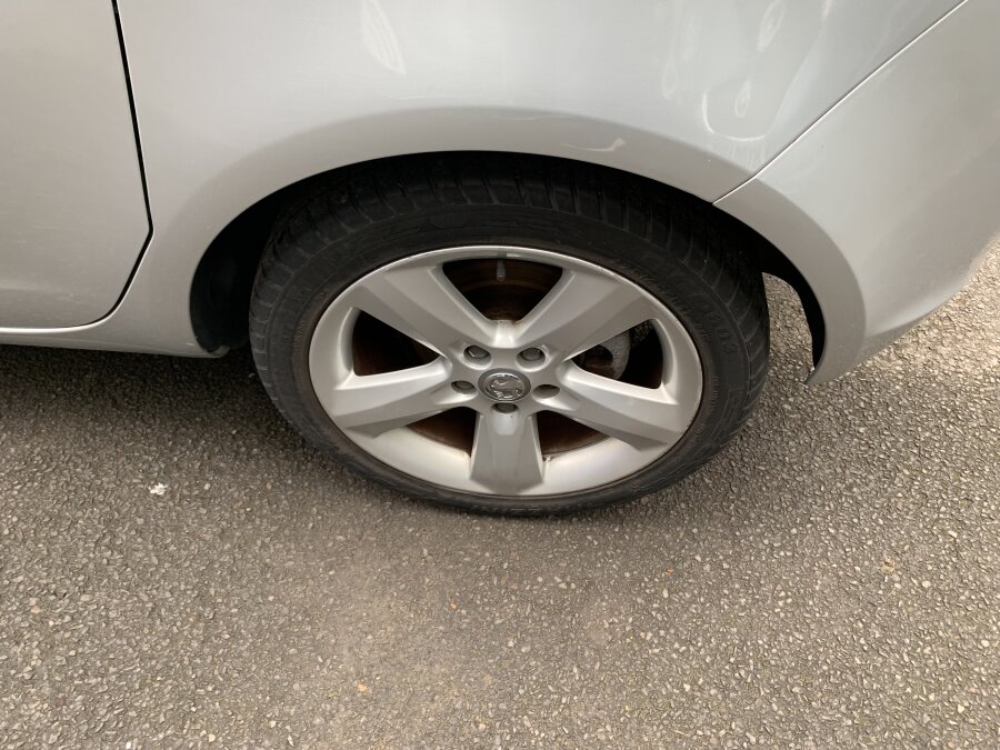 2014 Vauxhall Meriva photo 9