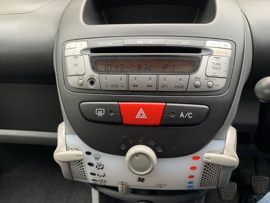 2011 Citroen C1 photo 14