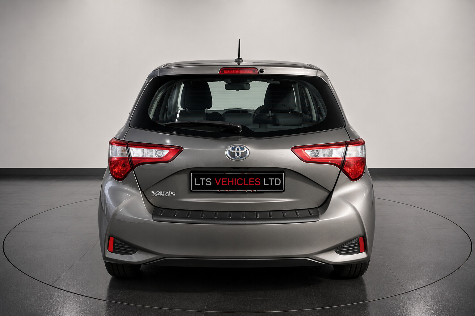 2019 TOYOTA YARIS image 3
