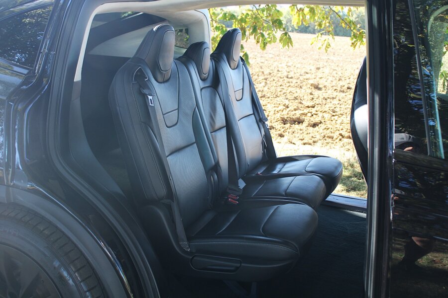 Vehicle photo 6