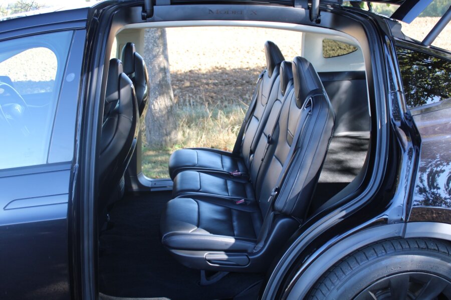 Vehicle photo 8