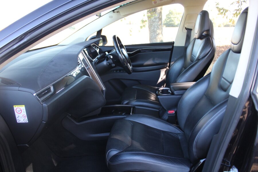 Vehicle photo 12