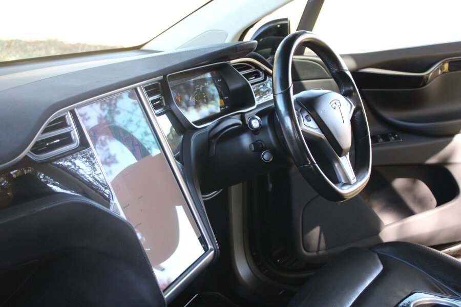 Vehicle photo 15