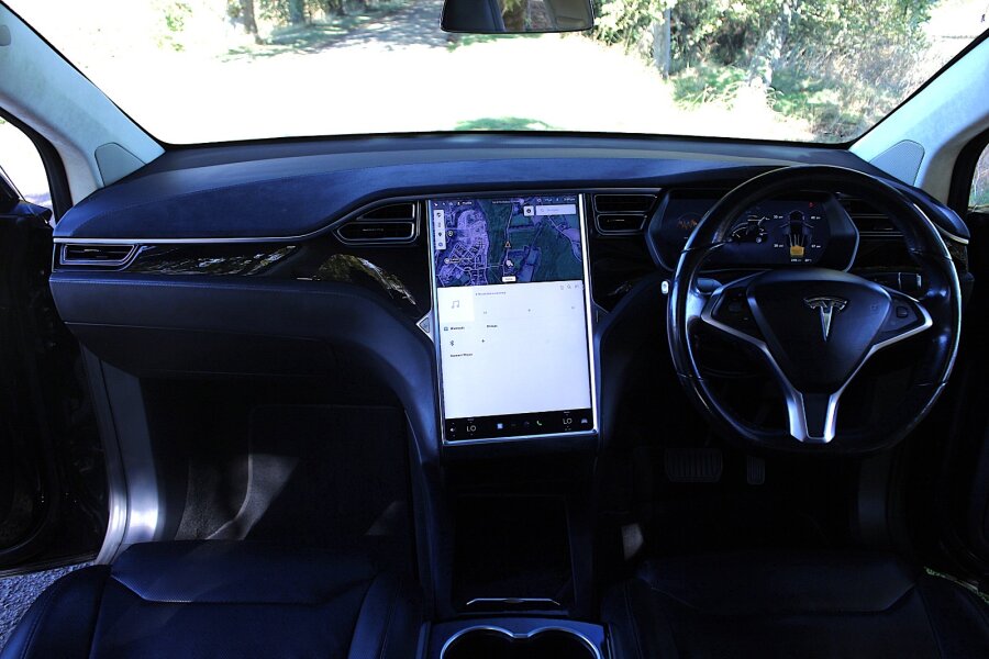 Vehicle photo 16