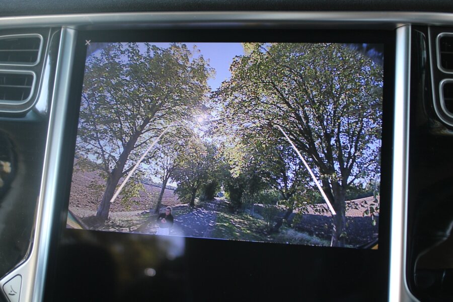 Vehicle photo 23