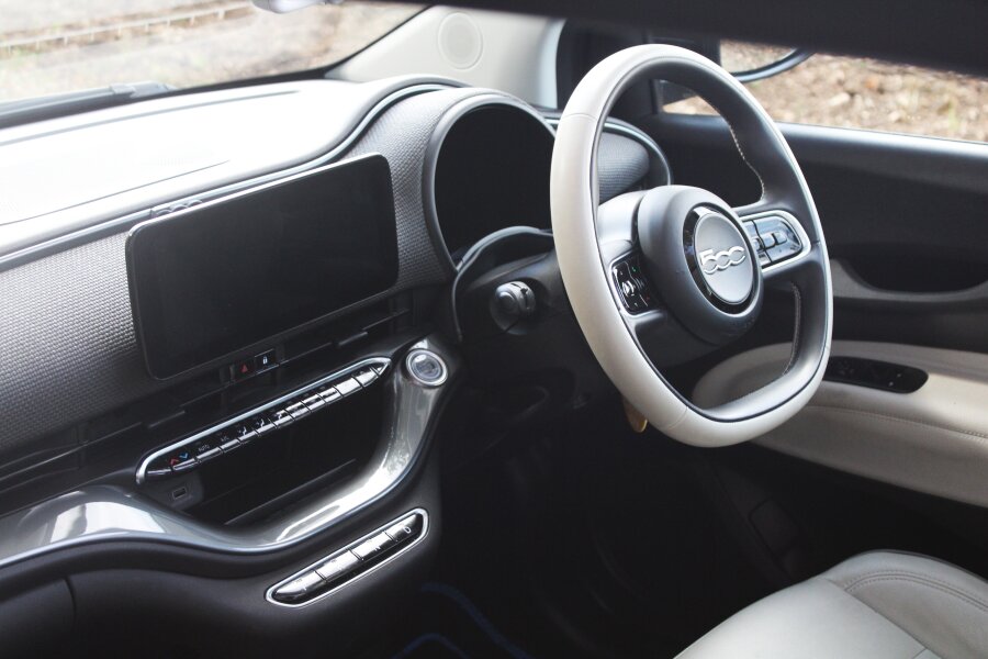 Vehicle photo 13