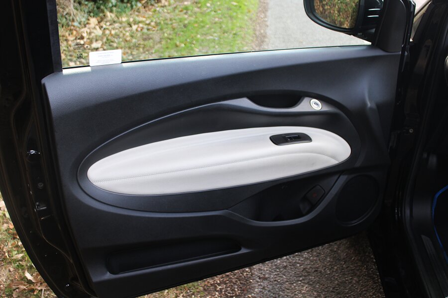 Vehicle photo 14