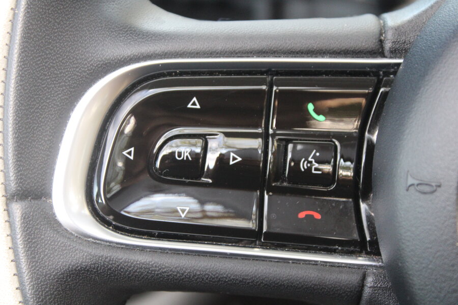 Vehicle photo 27