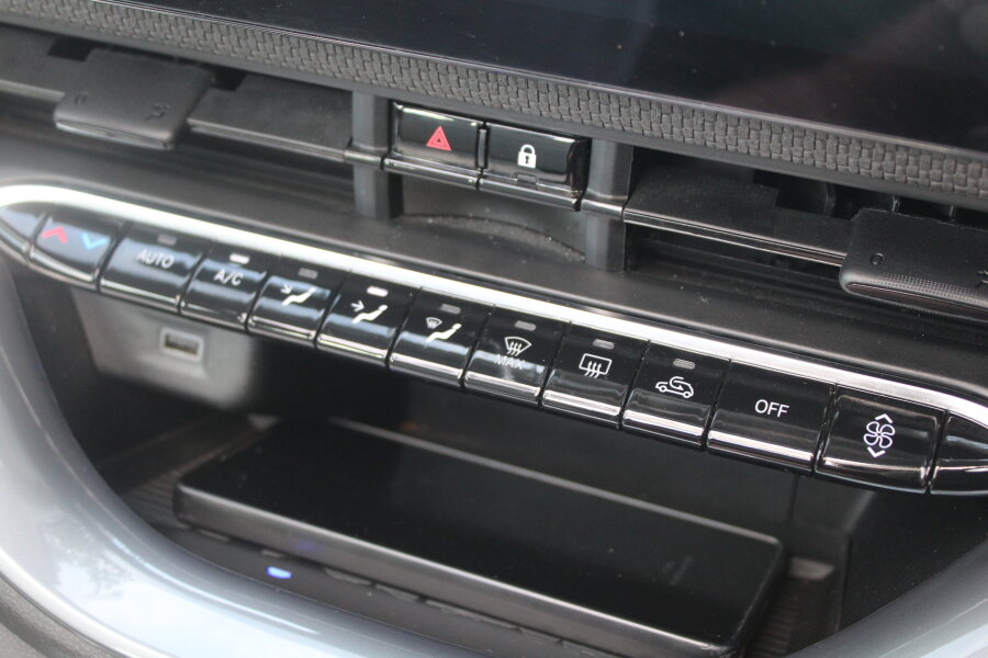 Vehicle photo 33
