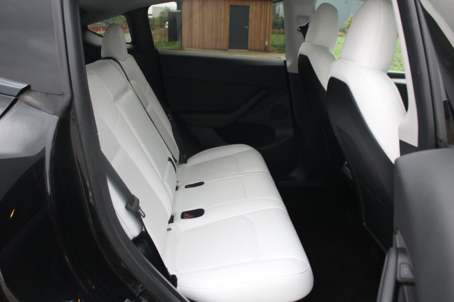 Vehicle photo 18