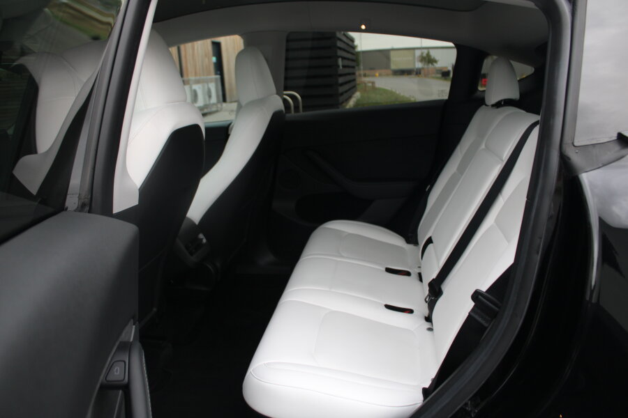 Vehicle photo 14