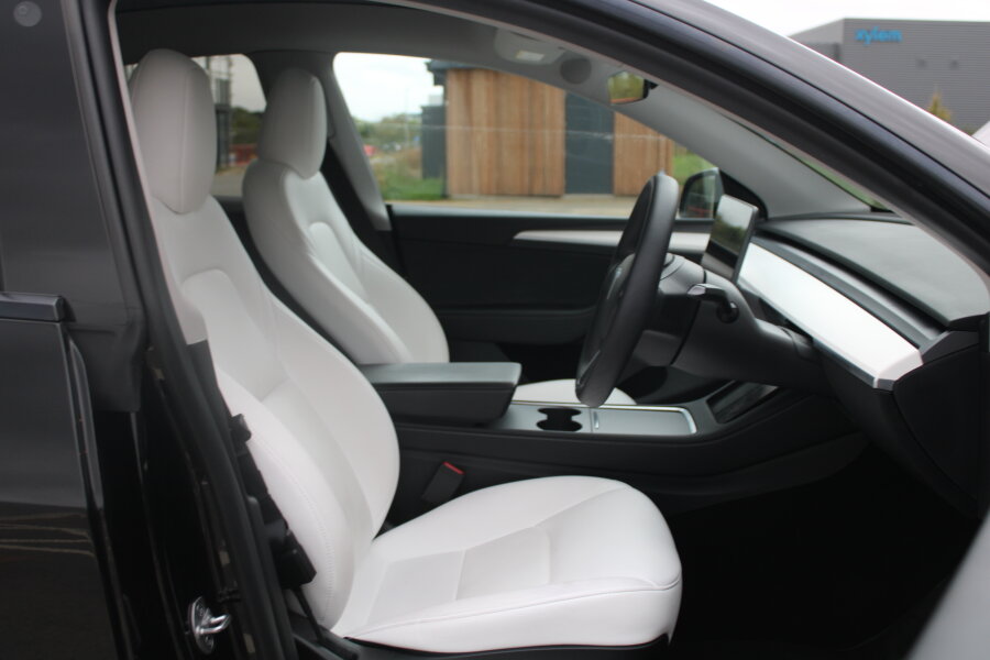Vehicle photo 19