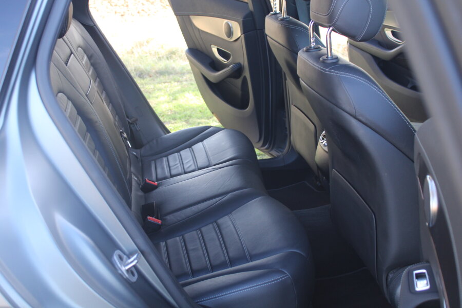 Vehicle photo 14