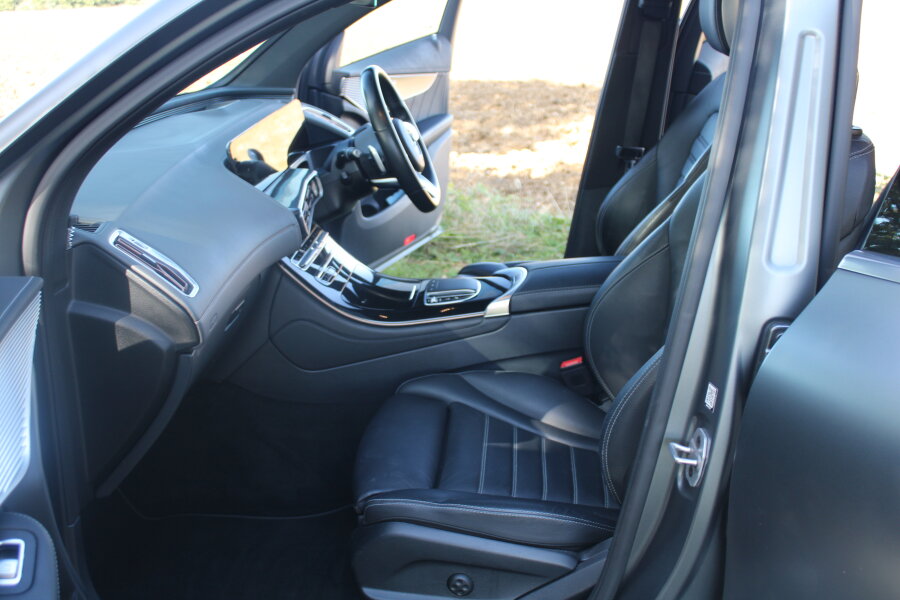 Vehicle photo 11