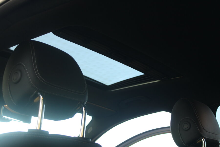 Vehicle photo 18