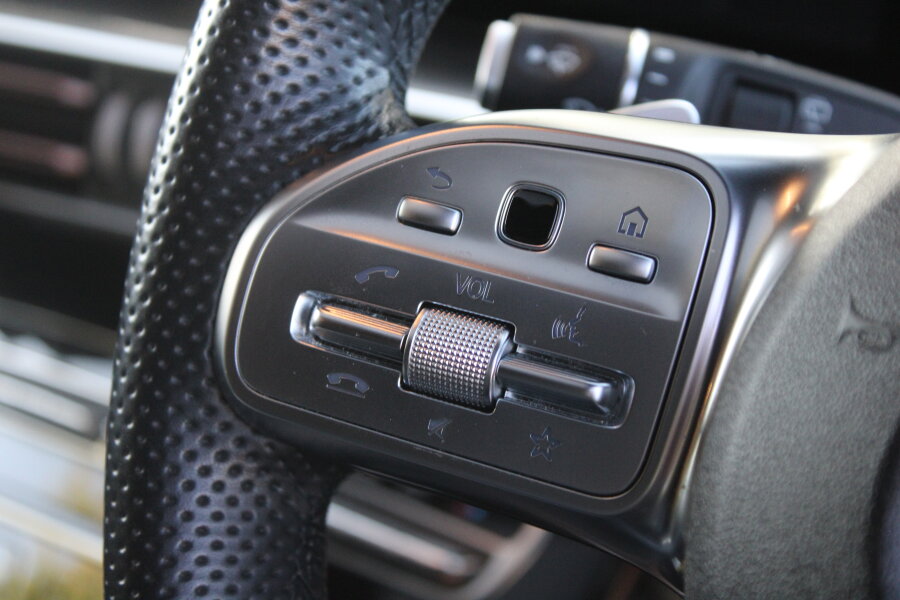Vehicle photo 19