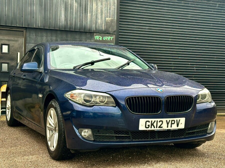 BMW 5 Series photo 2