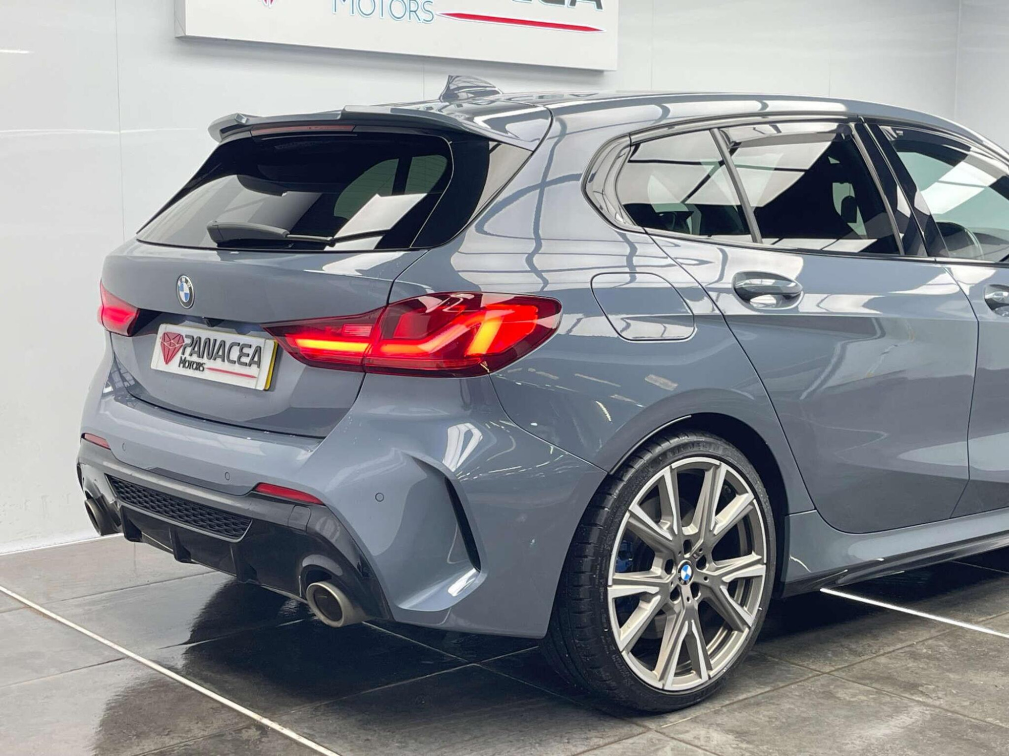 2020 BMW 1 SERIES image 9