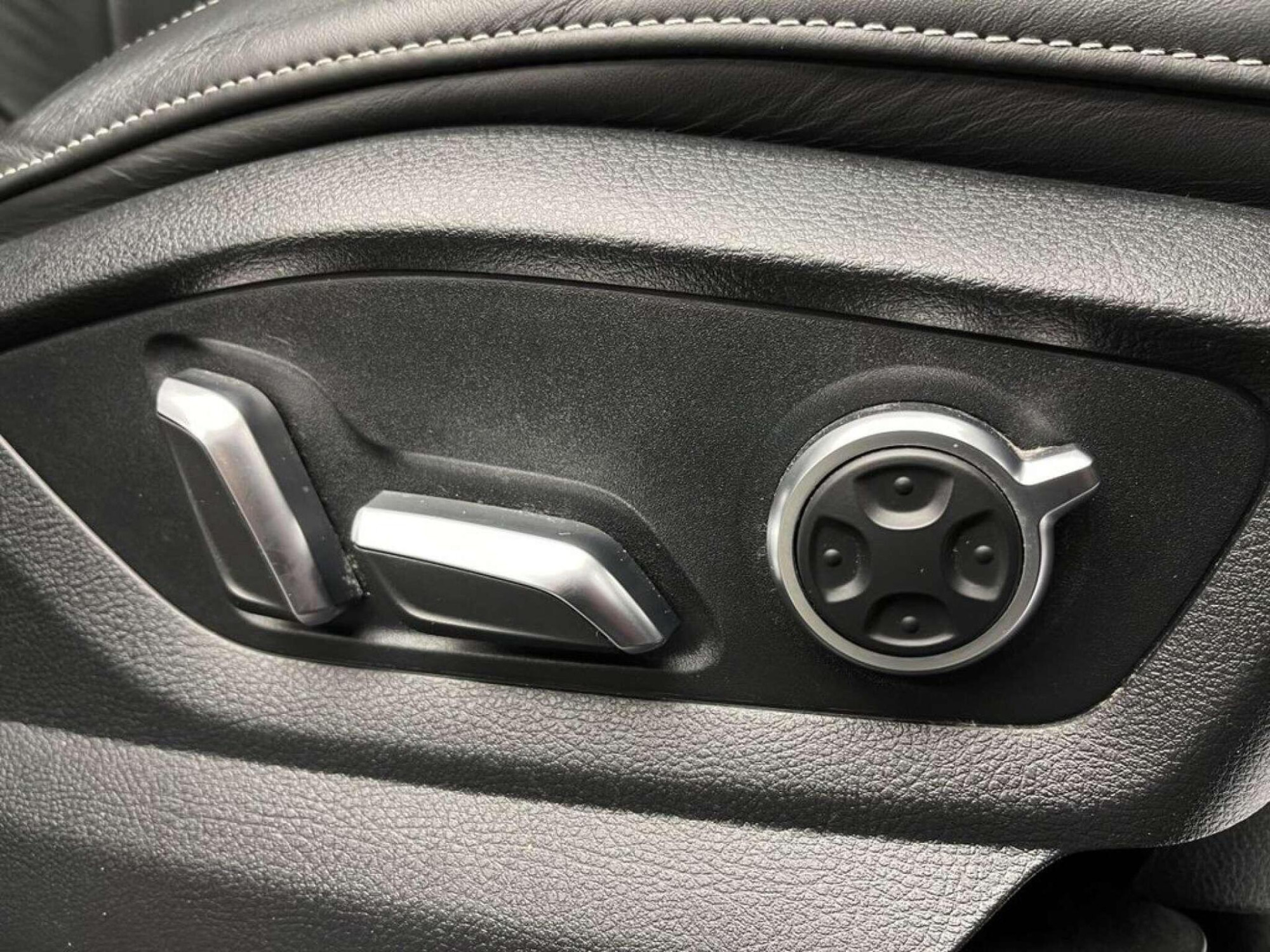 2016 Audi Q7 image 14