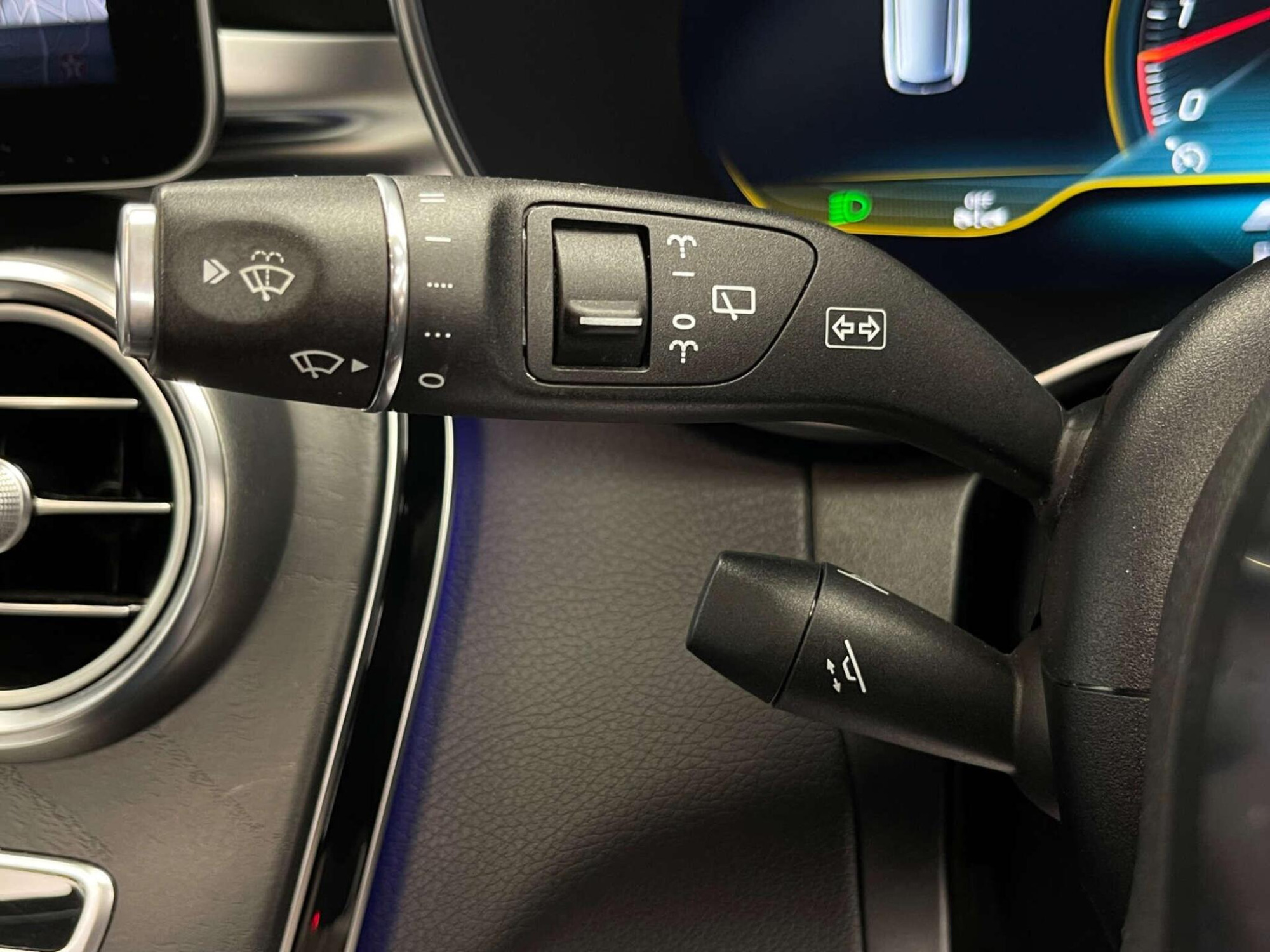 2018 Mercedes-Benz C-CLASS image 25