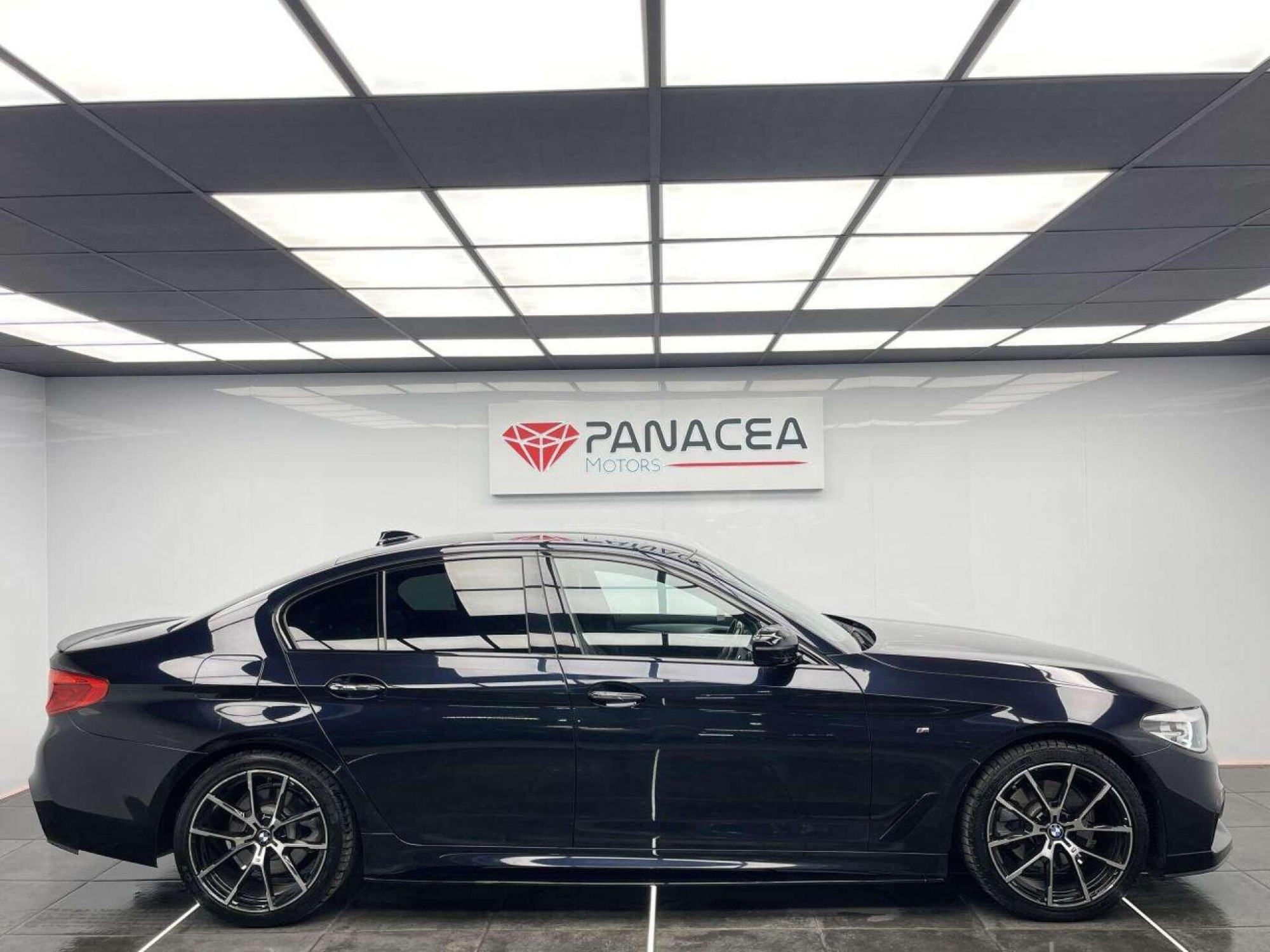2018 BMW 5 SERIES image 3
