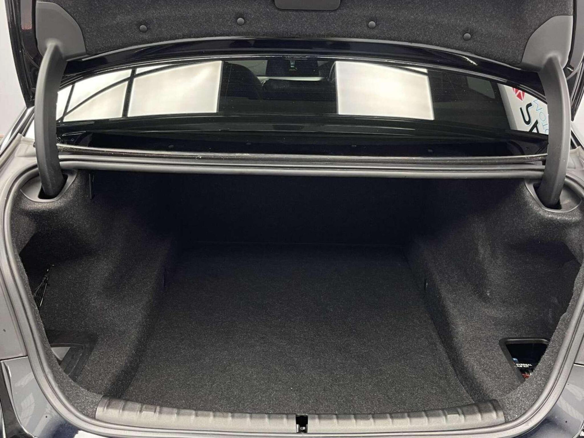 2018 BMW 5 SERIES image 32