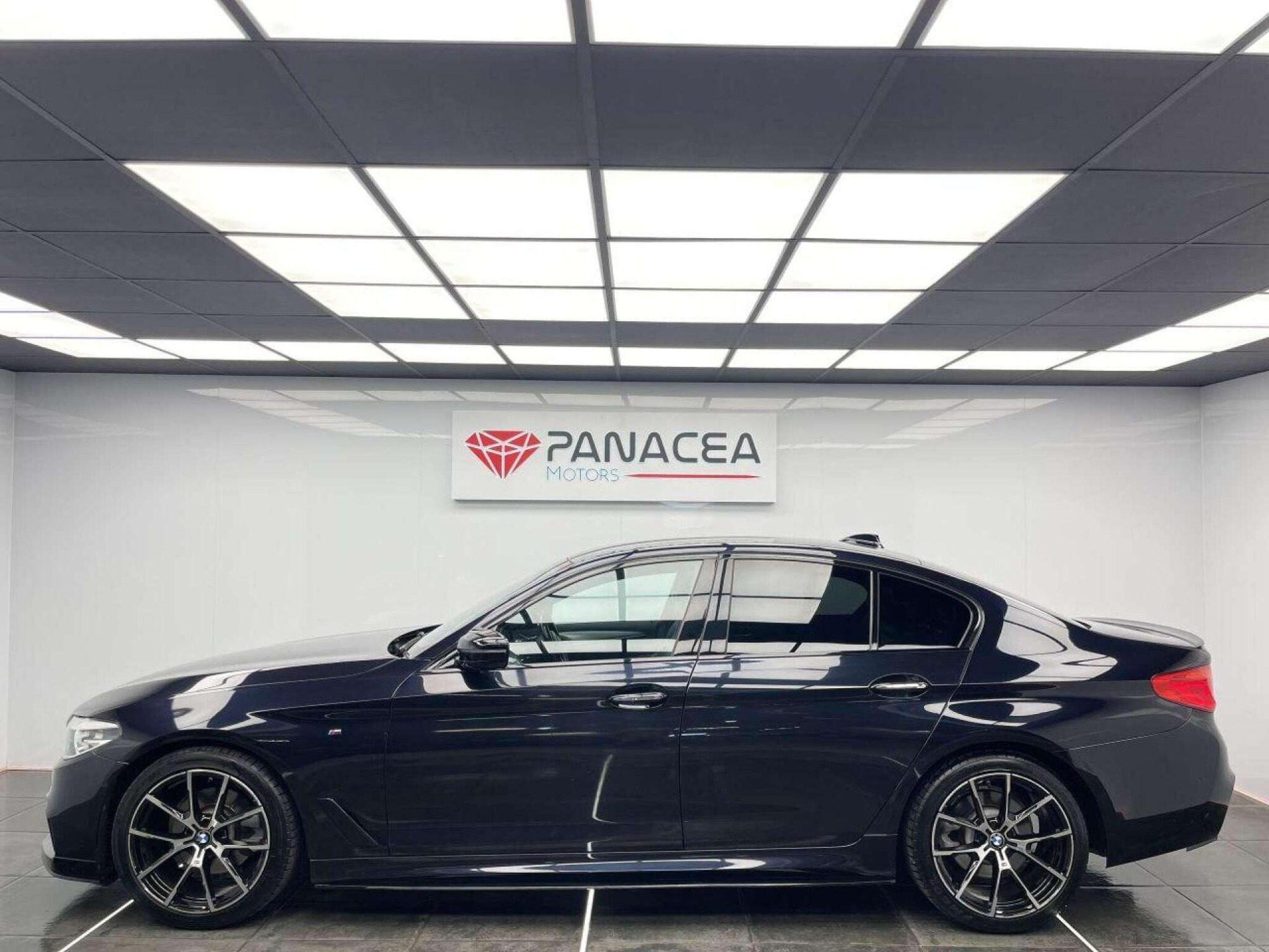 2018 BMW 5 SERIES image 30