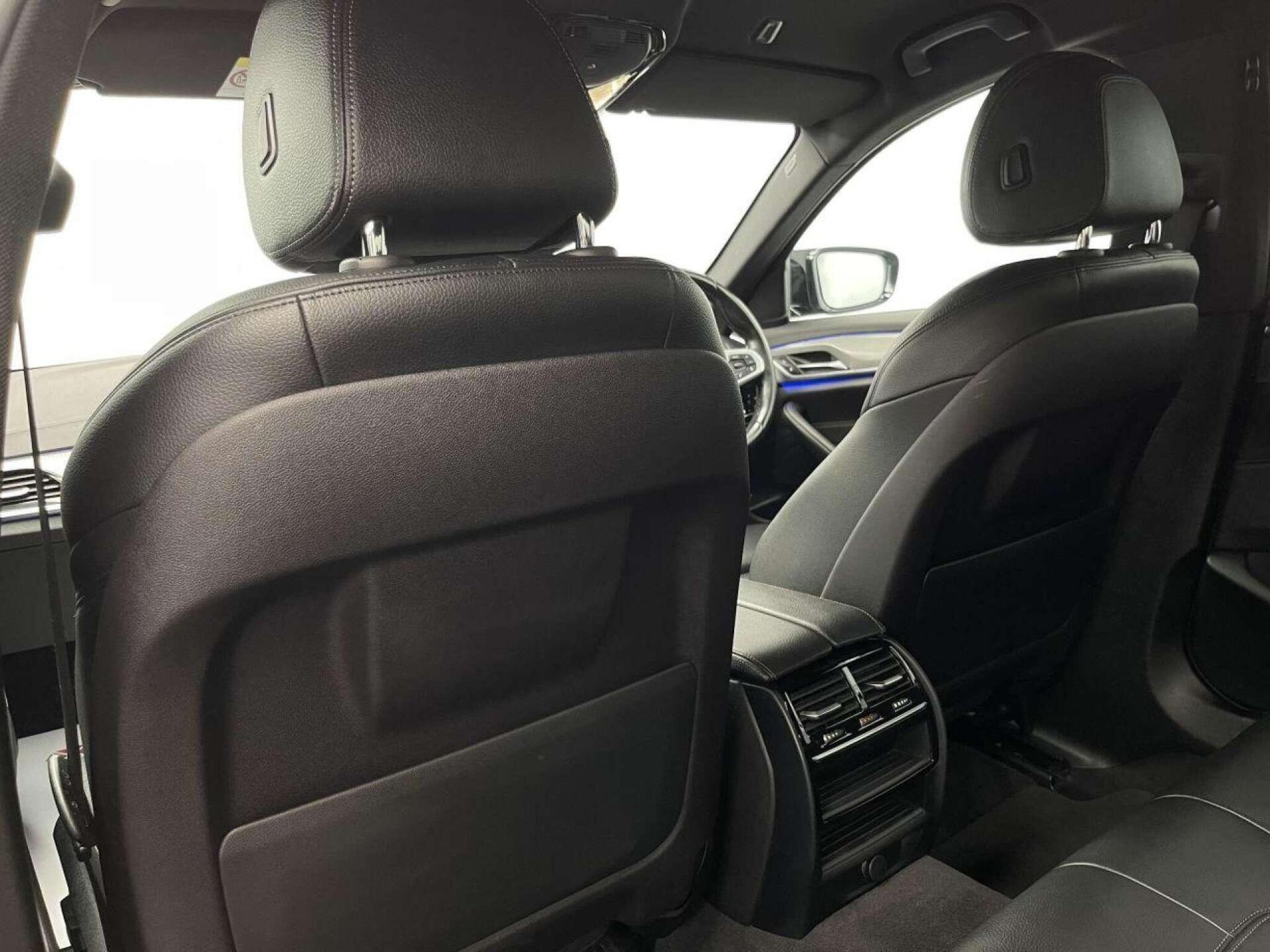 2018 BMW 5 SERIES image 36