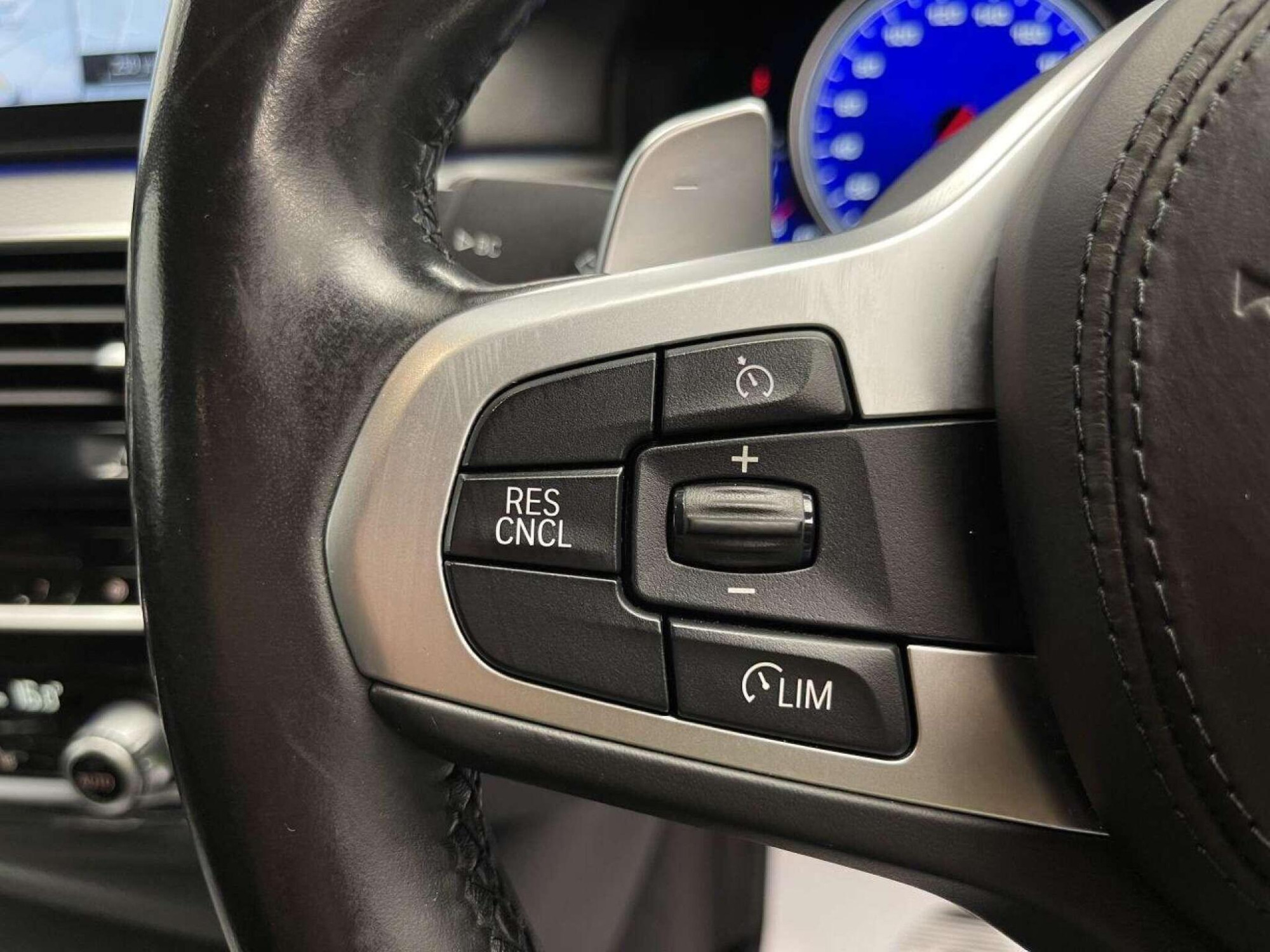 2018 BMW 5 SERIES image 17