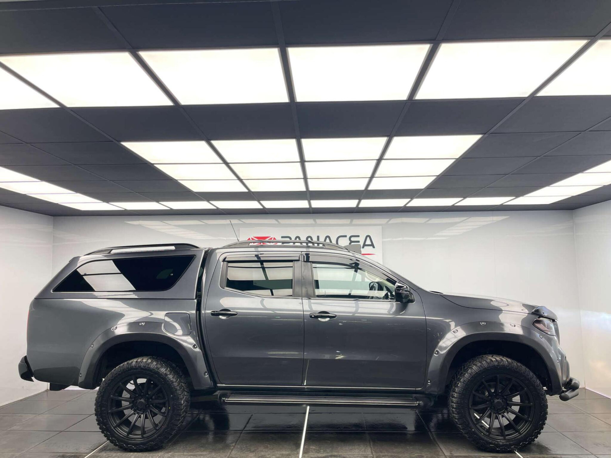 2018 Mercedes-Benz X-CLASS image 2