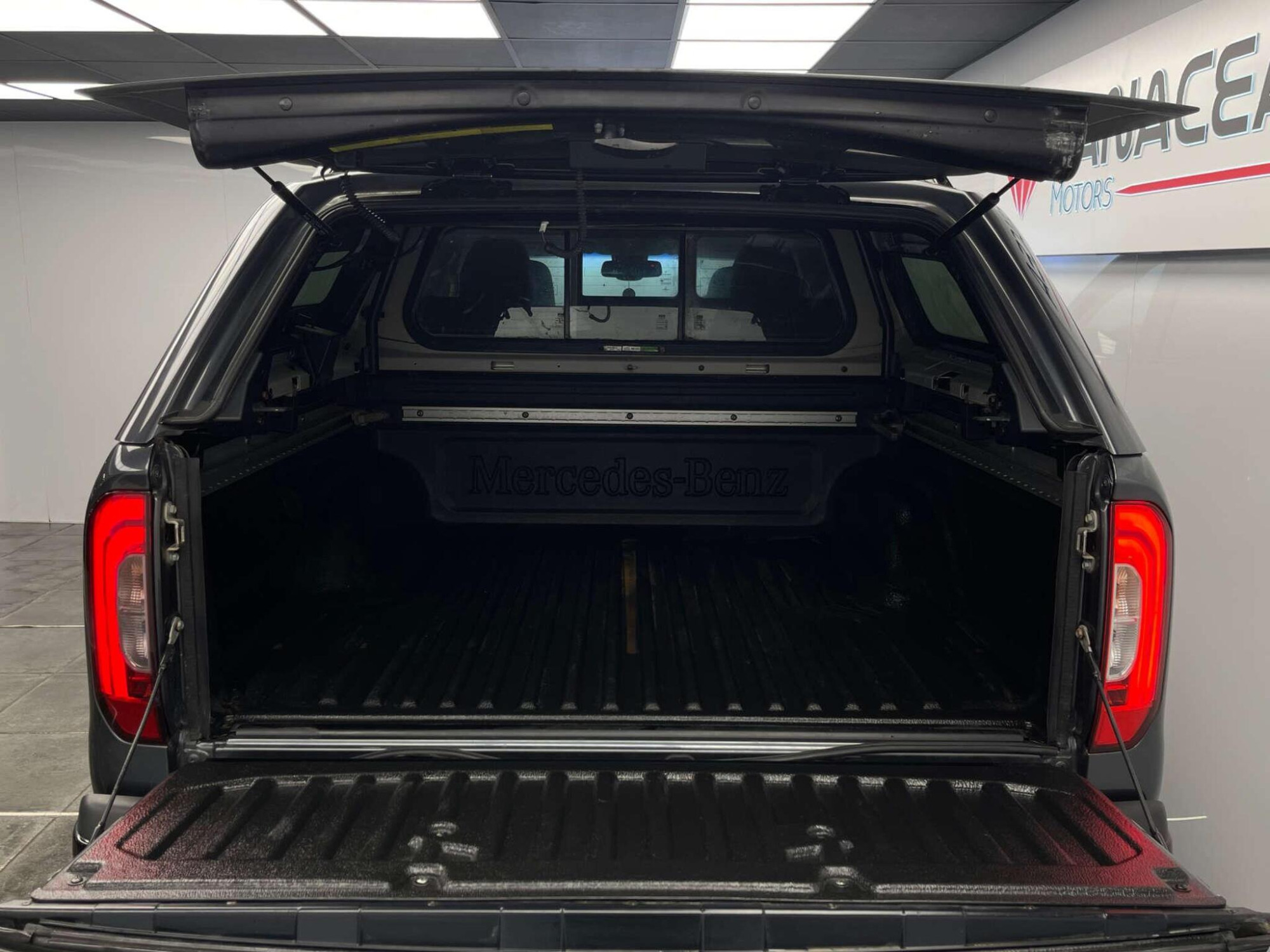 2018 Mercedes-Benz X-CLASS image 40