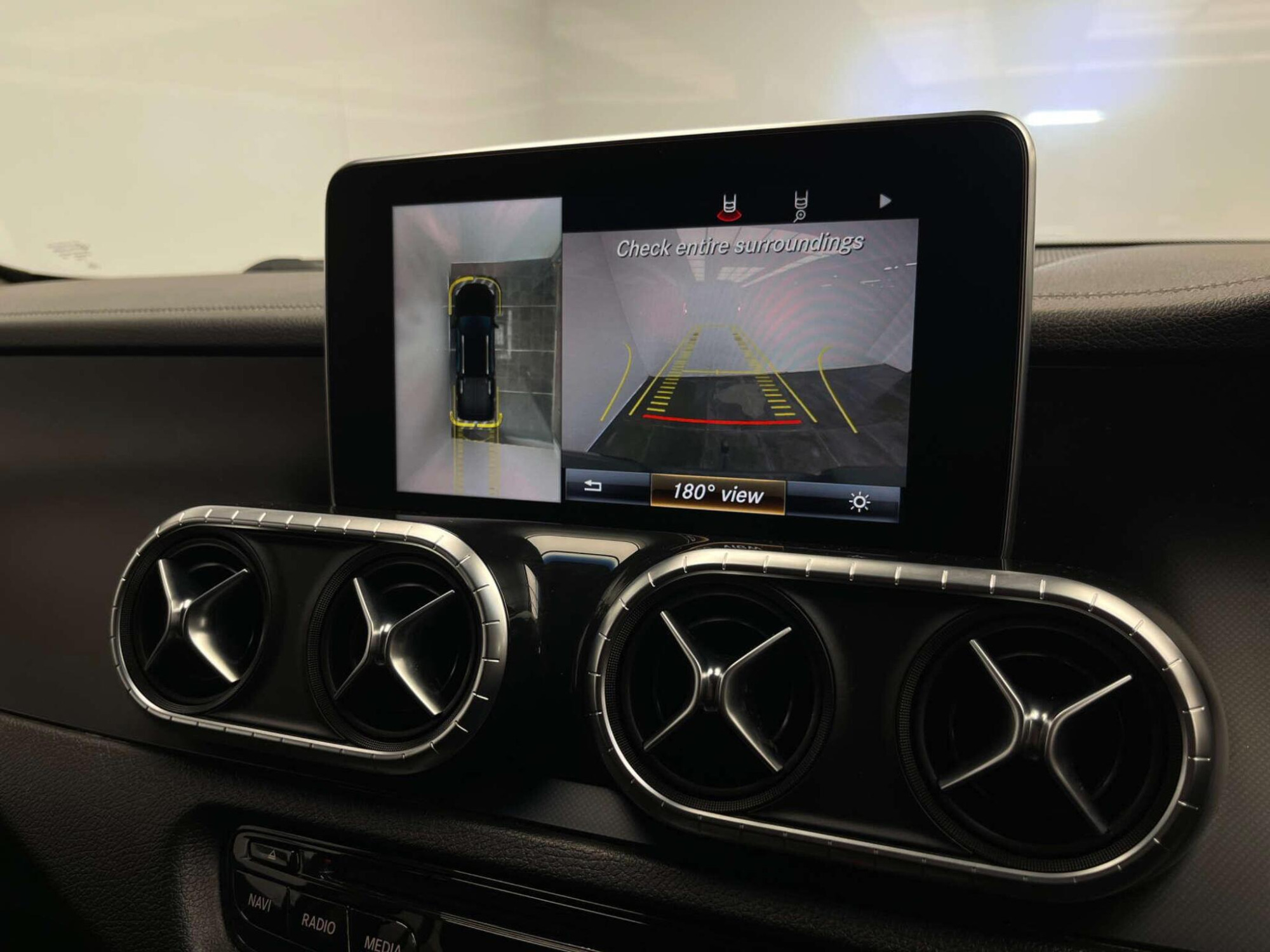 2018 Mercedes-Benz X-CLASS image 27