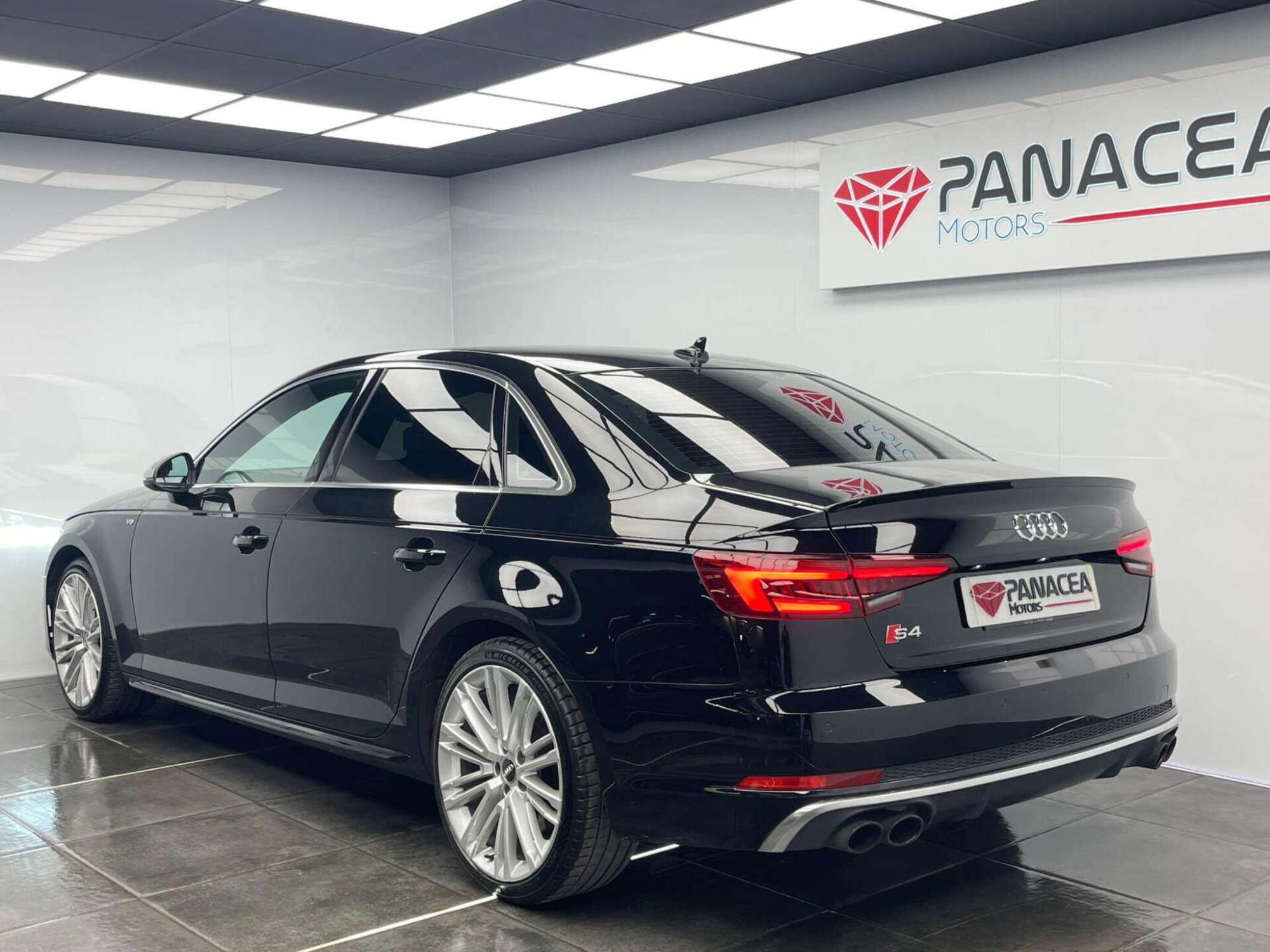 2017 Audi S4 image 32