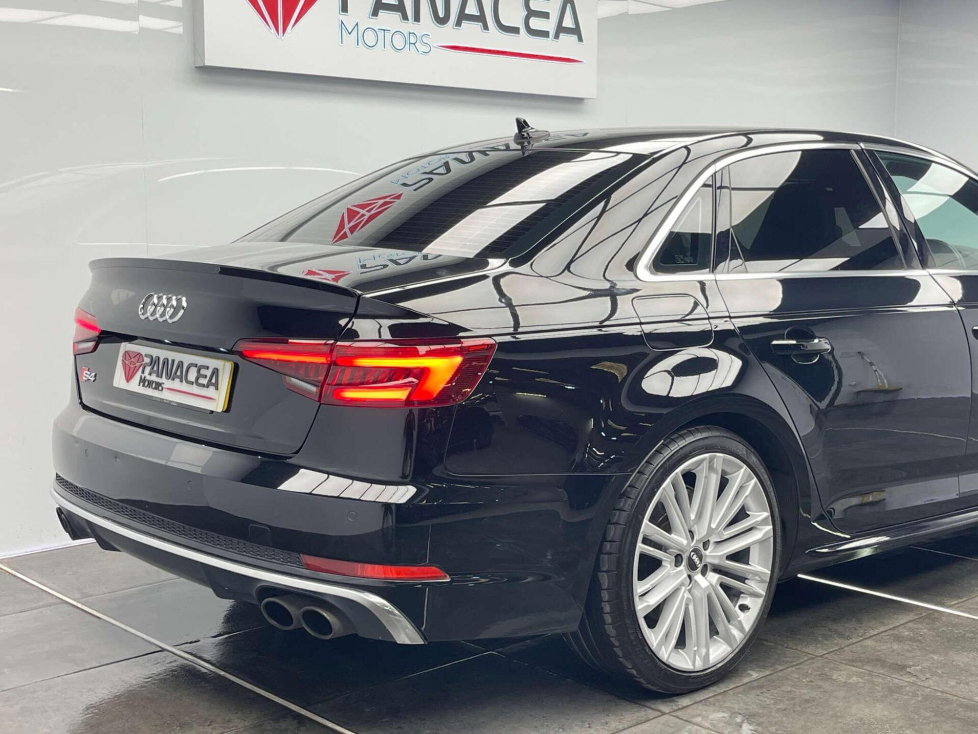 2017 Audi S4 image 10