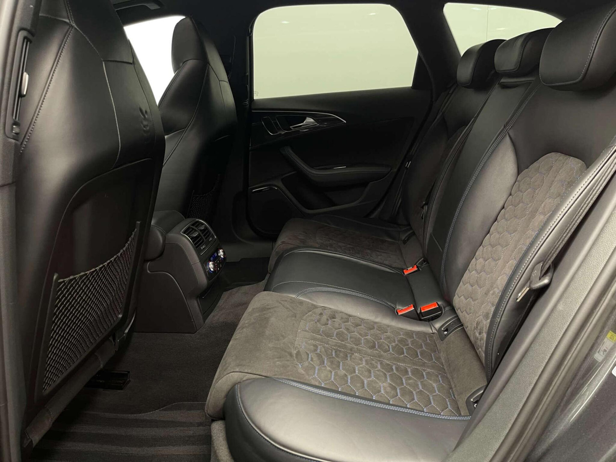 2018 Audi RS6 AVANT image 38