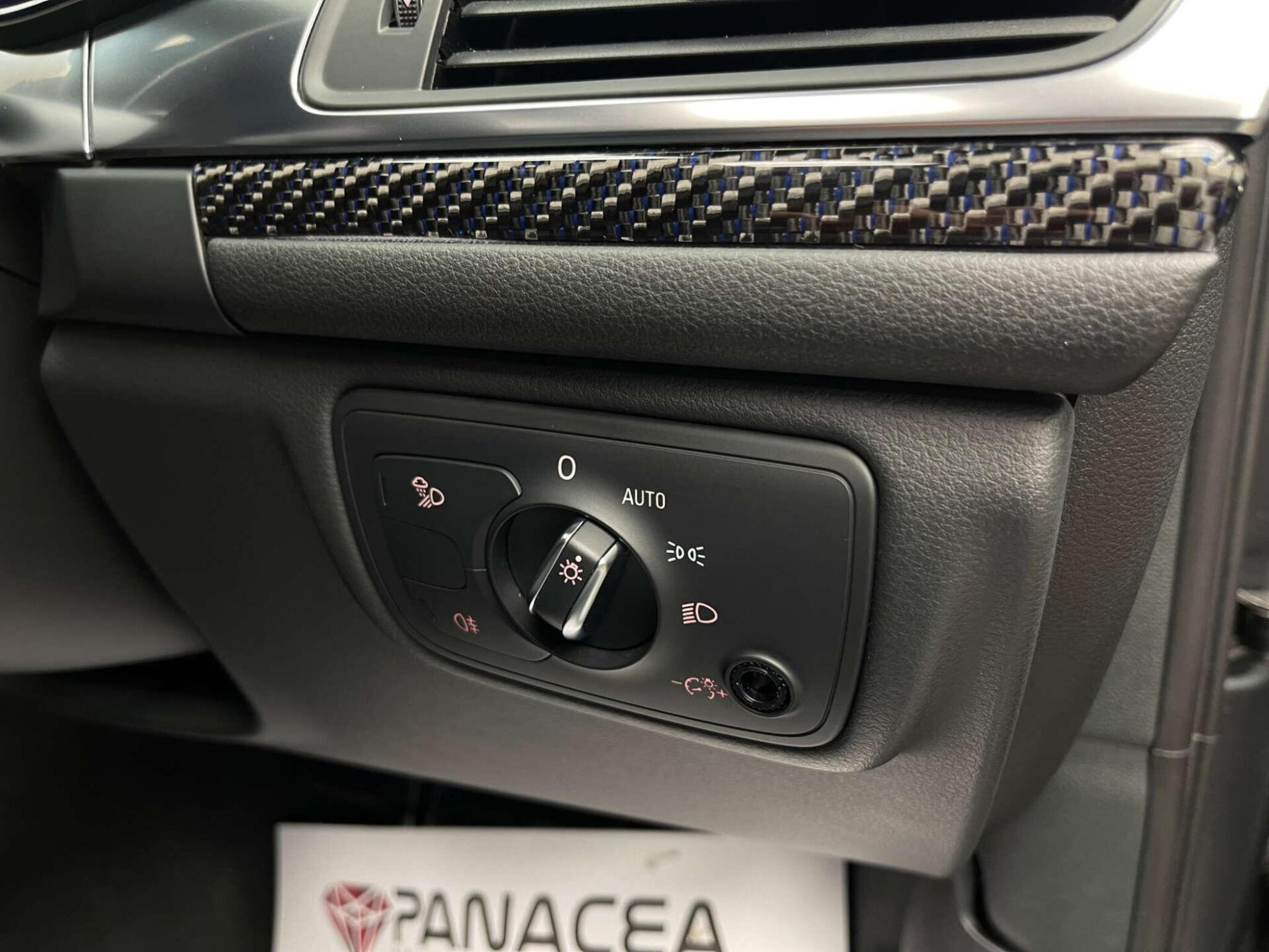 2018 Audi RS6 AVANT image 32