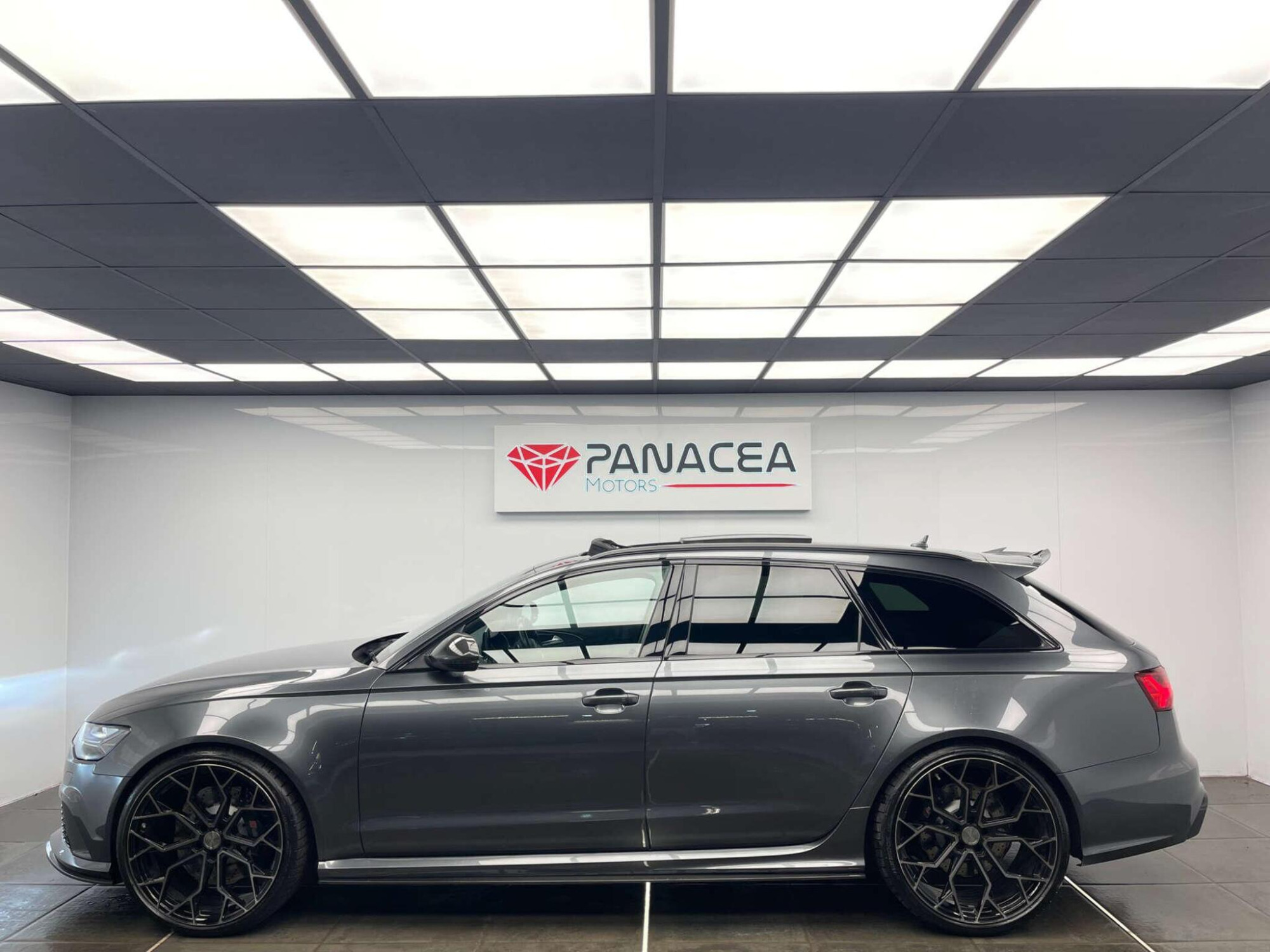 2018 Audi RS6 AVANT image 10